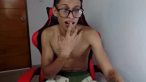 niklaus_wolf online show from March 17, 7:05 pm