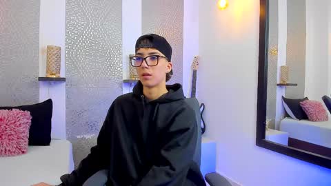 Snapshot of nikolay_gregori chatting on January 22, 4:34 am online show from January 22, 4:34 am