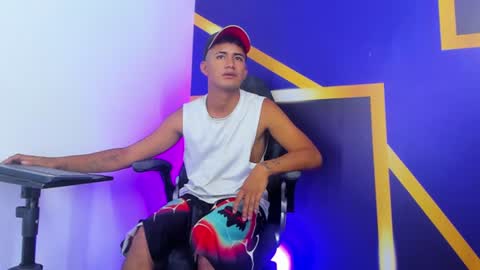 nio_klouds_ online show from August 6, 9:10 pm