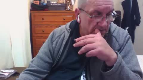 Dennis online show from December 4, 7:21 pm