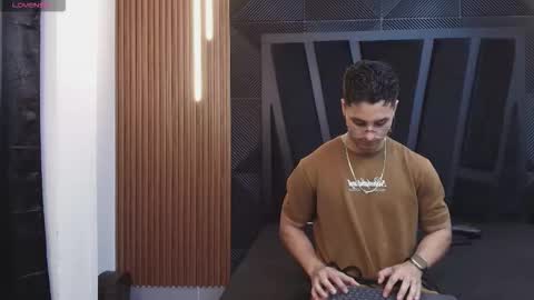 Noah online show from February 5, 12:12 pm