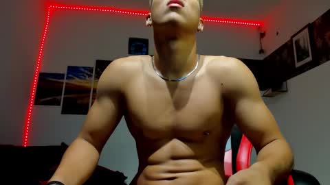 Snapshot of noah_flynn1 chatting on October 4, 6:29 am noah_flynn1 online show from October 4, 6:29 am