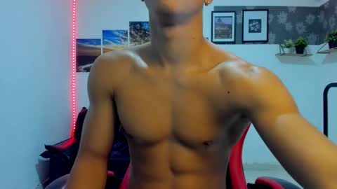 noah_flynn1 online show from December 4, 12:01 pm