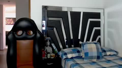 Noah Harris01 online show from May 31, 1:54 pm