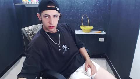 noah_sokolov online show from January 16, 11:51 pm