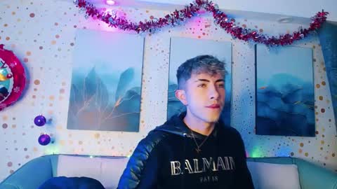 Snapshot of noah_xitruxx chatting on January 3, 12:41 pm Noah online show from January 3, 12:41 pm