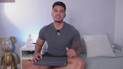 Noah Avery online show from January 15, 9:50 pm