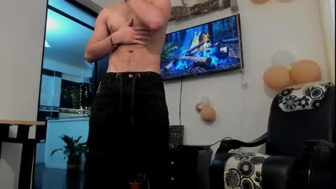 Snapshot of noahbrawn chatting on December 12, 12:22 pm LIAM- noah online show from December 12, 12:22 pm