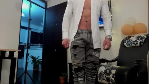 Snapshot of noahbrawn chatting on December 13, 12:17 pm LIAM- noah online show from December 13, 12:17 pm