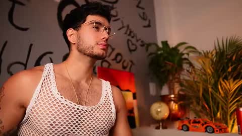 Snapshot of noha_miler chatting on September 29, 8:16 pm kevin online show from September 29, 8:16 pm