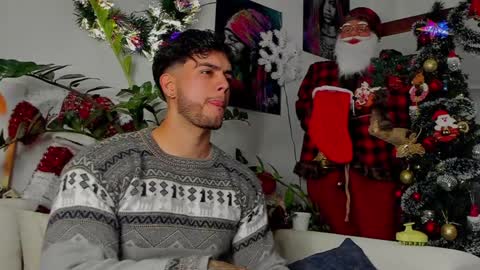 Snapshot of noha_miler chatting on December 20, 10:43 pm kevin online show from December 20, 10:43 pm