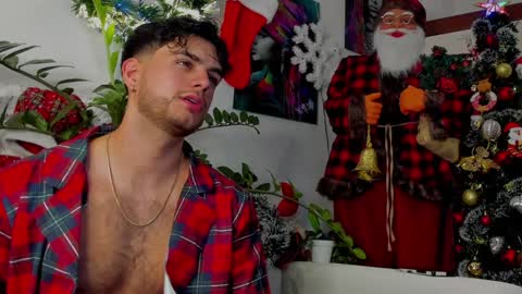 Snapshot of noha_miler chatting on December 11, 10:06 pm kevin online show from December 11, 10:06 pm