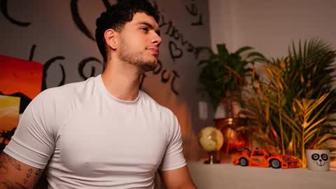 Snapshot of noha_miler chatting on September 25, 12:31 am kevin online show from September 25, 12:31 am