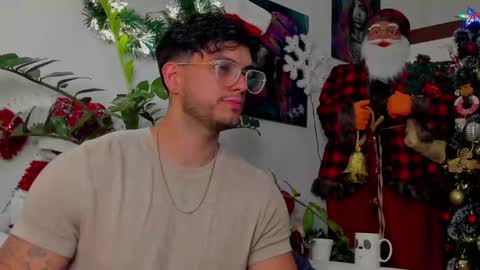 Snapshot of noha_miler chatting on December 14, 11:34 pm kevin online show from December 14, 11:34 pm