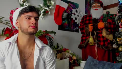 Snapshot of noha_miler chatting on December 5, 12:08 am kevin online show from December 5, 12:08 am