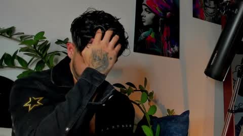 Snapshot of noha_miler chatting on January 10, 12:17 am kevin online show from January 10, 12:17 am