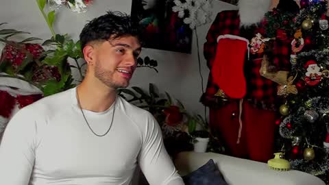 Snapshot of noha_miler chatting on December 18, 12:32 am kevin online show from December 18, 12:32 am