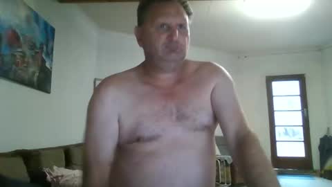 Snapshot of nollie244 chatting on February 16, 5:04 am Nollie online show from February 16, 5:04 am