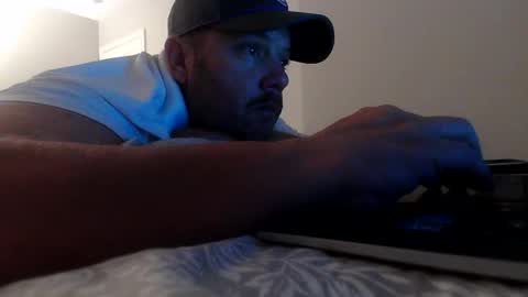 nuttincowboy727272 online show from January 13, 1:54 am