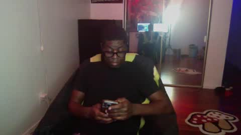 Snapshot of officialmoneyxxx chatting on December 7, 1:48 am Money online show from December 7, 1:48 am