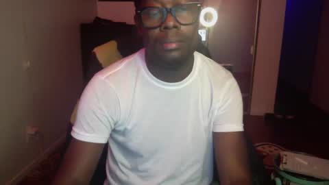 Snapshot of officialmoneyxxx chatting on December 14, 12:44 pm Money online show from December 14, 12:44 pm