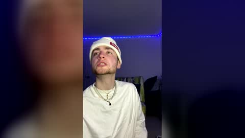 W online show from February 4, 1:44 am