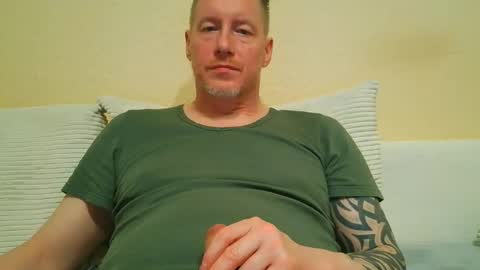 olavdelux online show from April 23, 8:44 pm