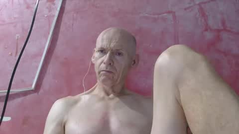 oldbuthorny62 online show from May 19, 4:19 am