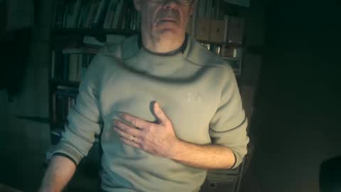 Snapshot of oldhairybastard chatting on December 8, 9:57 am oldhairybastard online show from December 8, 9:57 am