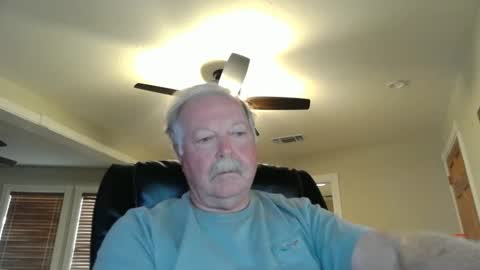 Snapshot of oldlakeguy chatting on September 22, 11:48 pm OldLakeGuy online show from September 22, 11:48 pm