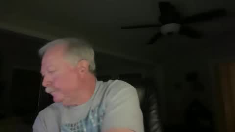 Snapshot of oldlakeguy chatting on October 26, 11:51 pm OldLakeGuy online show from October 26, 11:51 pm