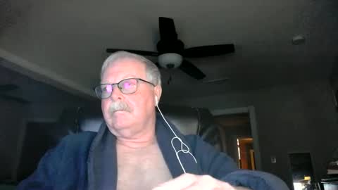 Snapshot of oldlakeguy chatting on February 20, 4:28 am OldLakeGuy online show from February 20, 4:28 am