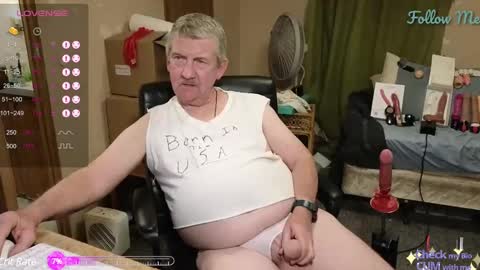Snapshot of oldnewfun chatting on December 31, 1:04 am oldnewfun online show from December 31, 1:04 am