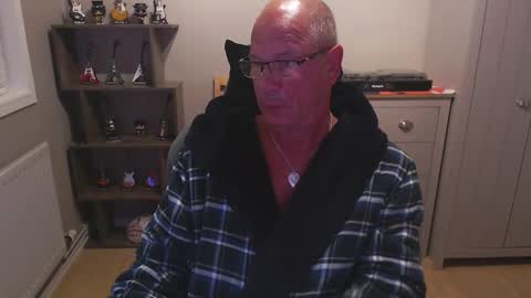 Snapshot of oldveteranuk chatting on October 6, 3:55 am oldveteranuk online show from October 6, 3:55 am