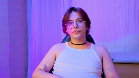 Snapshot of oliver_big19 chatting on September 25, 1:21 pm oliver_big19 online show from September 25, 1:21 pm