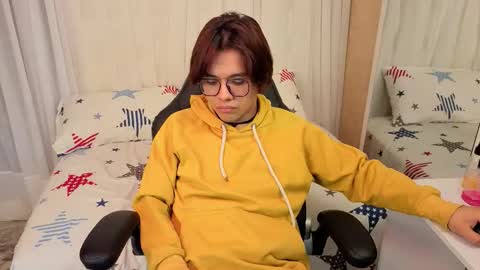 Snapshot of oliver_big19 chatting on September 23, 1:10 pm oliver_big19 online show from September 23, 1:10 pm