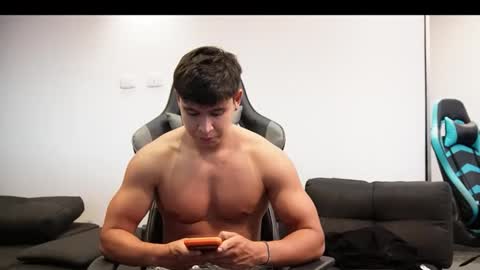 Oliver bray online show from April 1, 1:29 am