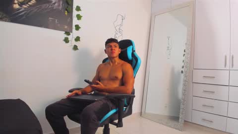 Oliver bray online show from March 4, 4:09 pm