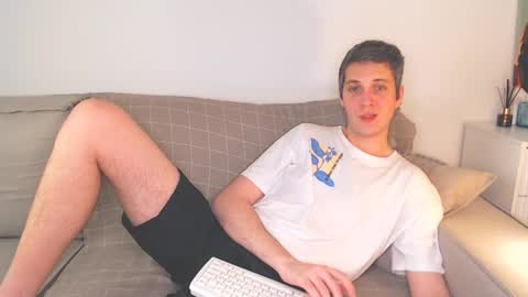 Snapshot of oliver_hort chatting on December 2, 6:30 pm Oliver online show from December 2, 6:30 pm
