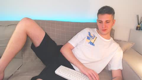 Snapshot of oliver_hort chatting on January 16, 6:16 pm Oliver online show from January 16, 6:16 pm