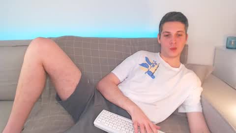 Snapshot of oliver_hort chatting on February 17, 11:34 am Oliver online show from February 17, 11:34 am
