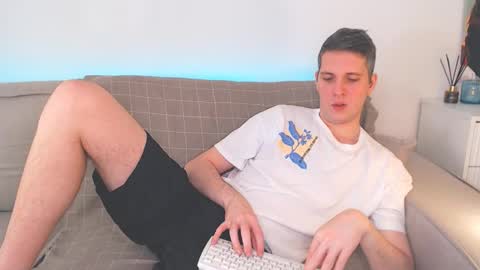 Snapshot of oliver_hort chatting on February 7, 12:28 pm Oliver online show from February 7, 12:28 pm