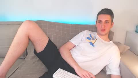 Snapshot of oliver_hort chatting on February 12, 5:16 pm Oliver online show from February 12, 5:16 pm