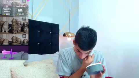 Oliver  Smith online show from January 15, 5:05 pm