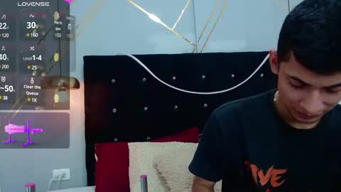 Oliver  Smith online show from December 28, 6:08 pm