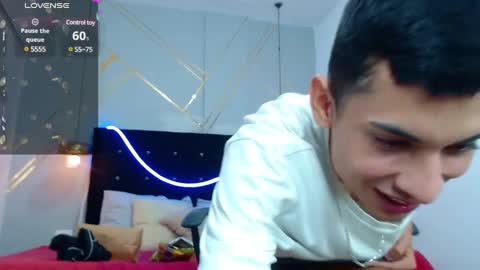 Oliver  Smith online show from December 20, 5:29 pm