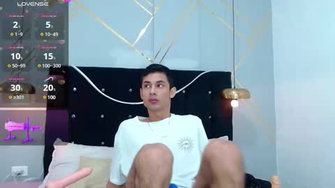 Oliver  Smith online show from January 7, 4:05 pm