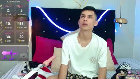 Oliver  Smith online show from December 12, 5:26 pm