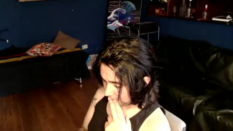 oliver_laid_2023 online show from September 21, 10:10 pm