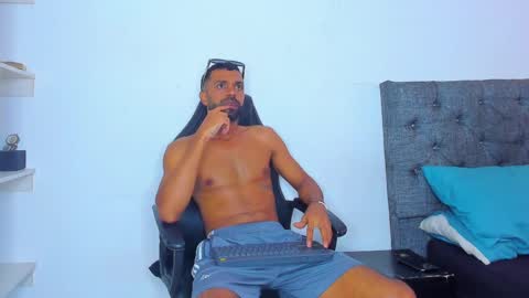 oliver_smith_2 online show from December 5, 7:40 pm